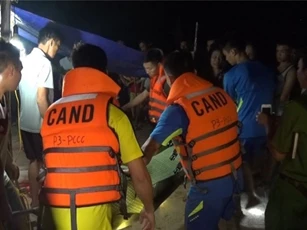 Xót xa mẹ trẻ, con thơ chết bất thường dưới lòng sông