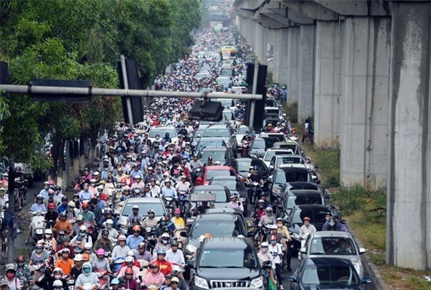 Cấm xe máy vào Hà Nội: Bất hợp lý, khó khả thi