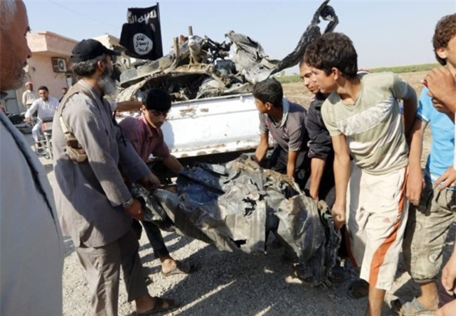 Chiến binh IS bắn hạ một máy bay của không quân Syria