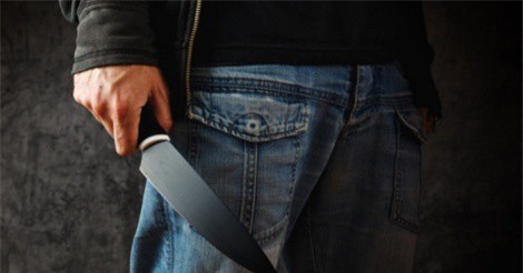 Côn đồ nhậu say, xông vào nhà trưởng công an xã chém người