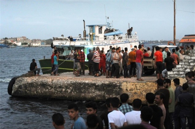 Tàu chở người nhập cư ở Địa Trung Hải, 42 người chết