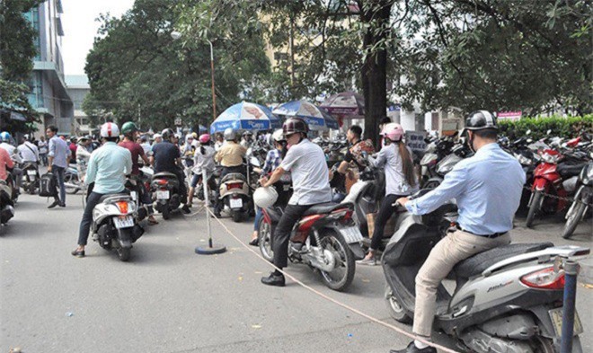 Con số "khủng" gửi xe ở bệnh viện Bạch Mai mỗi ngày