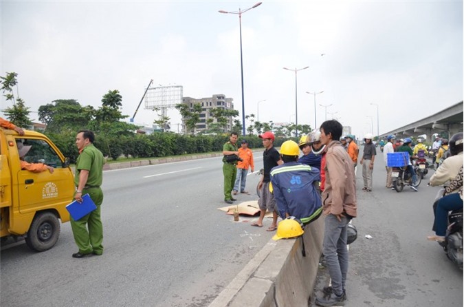 Đi vào làn ôtô, nam thanh niên chết thảm