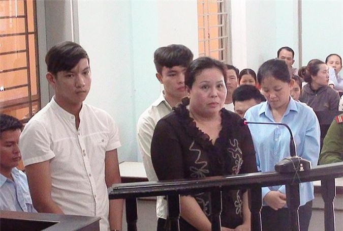 Nhóm "siêu lừa" bằng việc mua hàng trả góp lĩnh án 10 năm tù