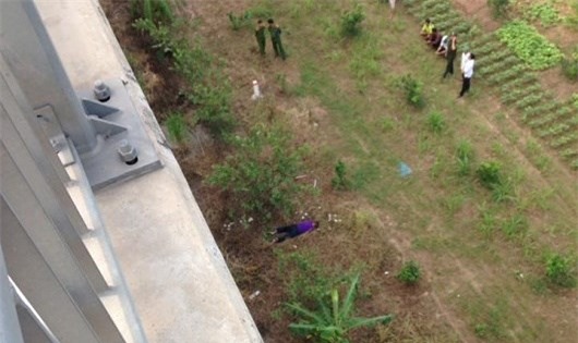 Vụ tài xế taxi tử vong dưới cầu Nhật Tân: Tự tử hay bị giết hại?