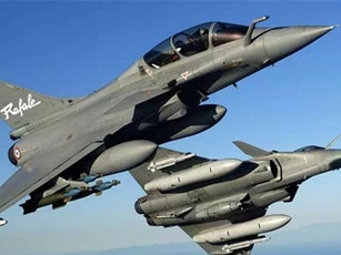 Ấn Độ ký thỏa thuận mua 36 tiêm kích Rafale của Pháp