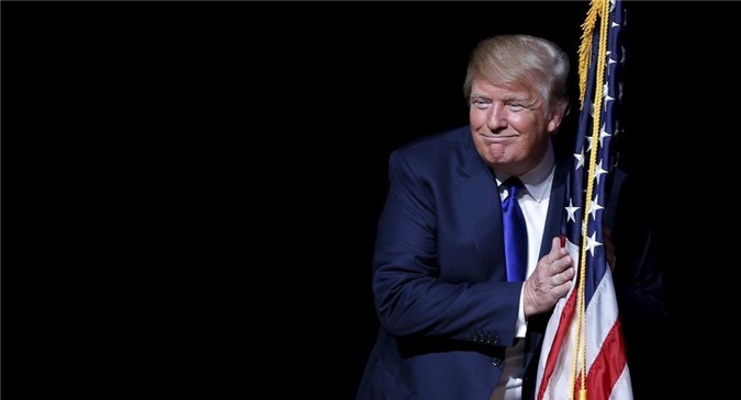 Cố vấn của Donald Trump có dính líu với các quan chức Nga