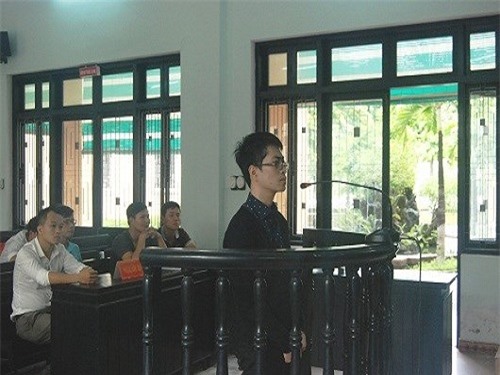 Nhờ tài "chém gió" gã giám đốc "dởm" lừa tiền tỷ của sinh viên