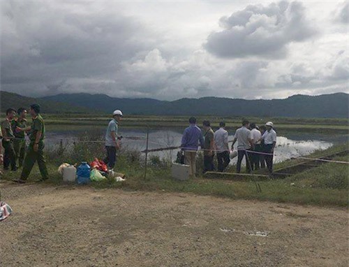 Bàng hoàng phát hiện xác cán bộ quỹ tín dụng dưới mương nước