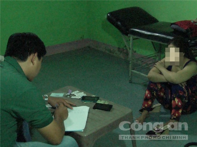 Bắt quả tang một quán cà phê kích dục cho khách