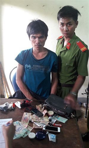 Tóm gọn kẻ chuyên nấp trong bụi rậm để cướp giật ở công viên