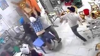 4 người trong một gia đình bị chém nhập viện