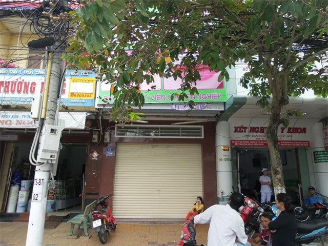 Điện giật trong lúc lắp biển quảng cáo, 6 người thương vong