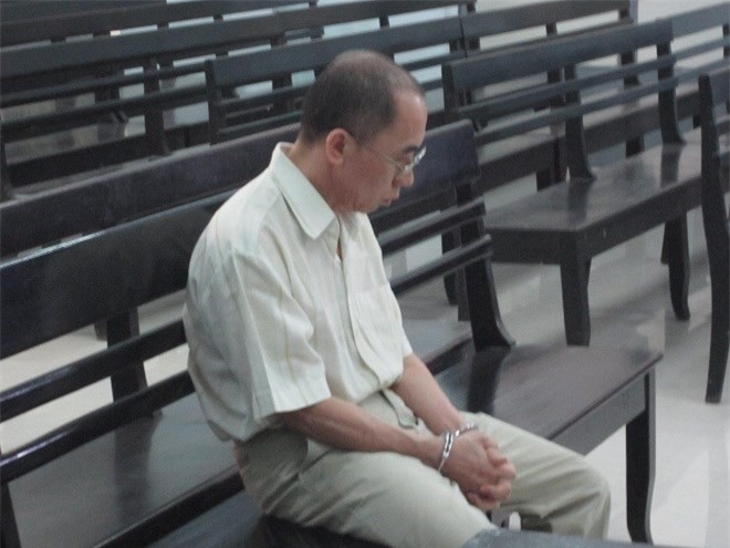 Lén đặt camera ở phòng ngủ, vợ phát hiện sự phật phũ phàng