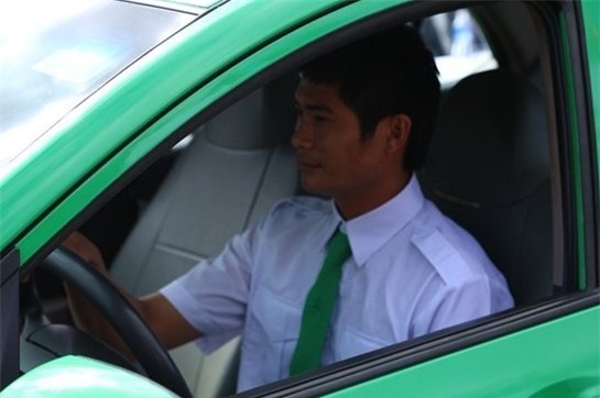 Trao tặng ôtô cho người hùng cứu xe khách trên đèo Bảo Lộc