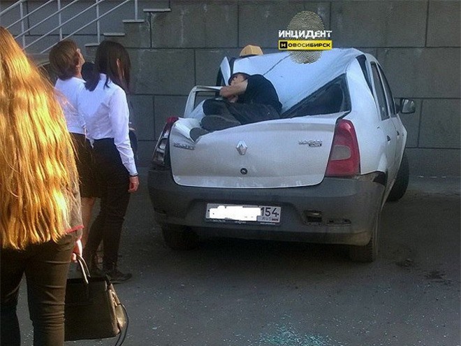 Thiếu niên thoát chết thần kỳ khi rơi từ tầng 23 xuống xe taxi