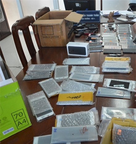 Thu giữ 18 chiếc iPhone 7 và 7 Plus nghi nhập lậu