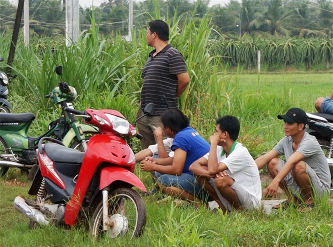 Bàng hoàng thi thể người bán vé số có nhiều vết đâm