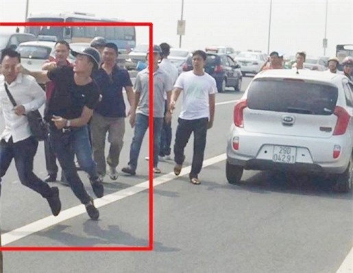 C&#xF4;ng an &#x111;&#xE1;nh ph&#xF3;ng vi&#xEA;n Tu&#x1ED5;i tr&#x1EBB; b&#x1ECB; k&#x1EF7; lu&#x1EAD;t khi&#x1EC3;n tr&#xE1;ch