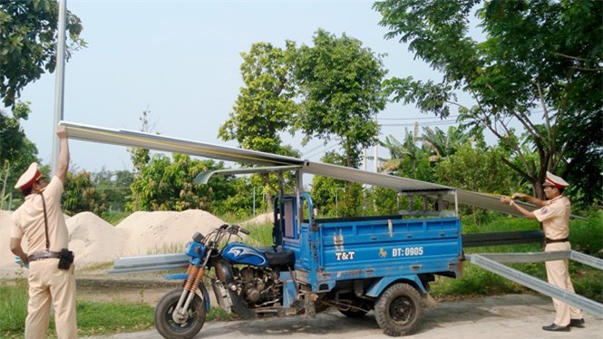 CSGT quyết liệt xử lý xe chở hàng cồng kềnh