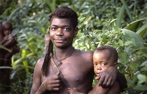 Chuyện lạ có thật: Đàn ông cho con bú bằng chính tia sữa của mình