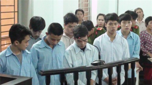 Giang hồ chém người dã man ở quán nét lĩnh án