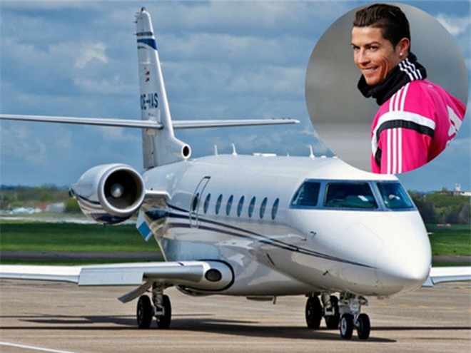 Máy bay của Cristiano Ronaldo gặp tai nạn ở Barcelona