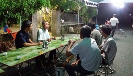 Bàng hoàng phát hiện thi thể người mẹ mới sinh con dưới hồ