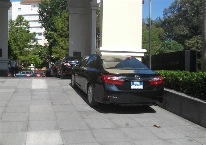 Khoán xe công đưa đón quan chức Bộ Tài chính theo giá taxi từ hôm nay