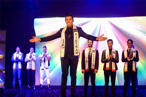 Ngọc Tình xuất sắc giành Á vương 1 Nam vương Đại sứ Hoàn cầu 2016