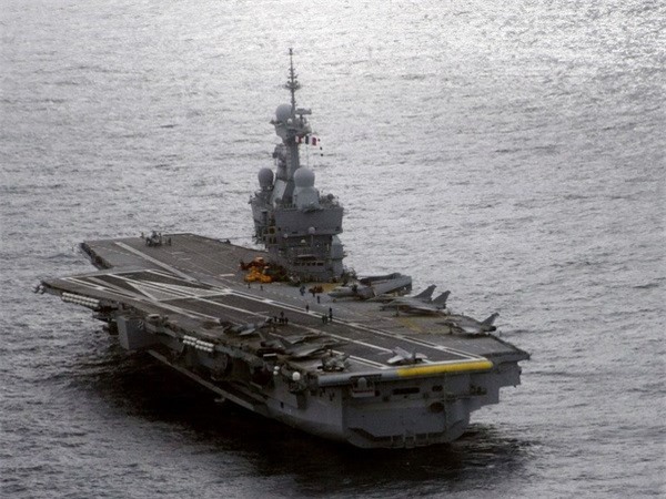 Pháp điều tàu sân bay Charles de Gaulle tới Iraq không kích IS