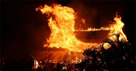 Cay cú vì bị la mắng, học trò 3 lần phóng hỏa đốt nhà thầy