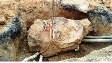 Đào mộ cổ 200 năm tuổi, nam thanh niên bị đá đè chết