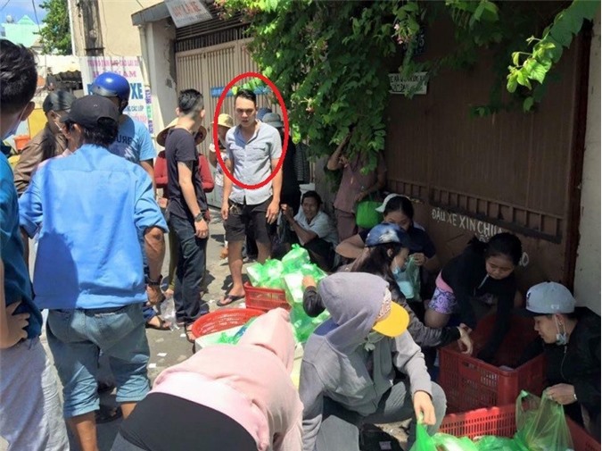 Dân nói gì về Thiếu úy công an kéo lê người phụ nữ bán hàng rong?