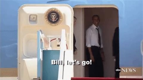 Khoảnh khắc ông Obama sốt ruột giục Bill Clinton lên máy bay