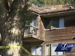 Người mẹ 16 tuổi nhẫn tâm ném con mới sinh qua cửa sổ