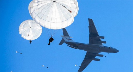 Quân đội Nga lần đầu tiên tập trận đánh bộ ở sa mạc châu Phi