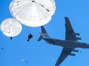 Quân đội Nga lần đầu tiên tập trận đánh bộ ở sa mạc châu Phi