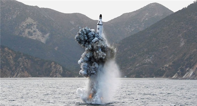 Triều Tiên đóng tàu ngầm mang tên lửa đạn đạo để tấn công hạt nhân