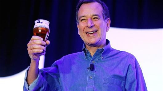 Câu chuyện bỗng nhiên thành tỷ phú của ông chủ bia Boston