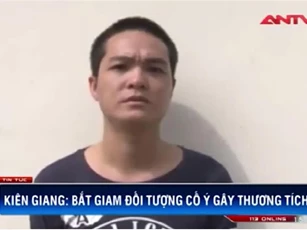 Chồng cầm dao cuồng sát vợ vì đòi ly thân