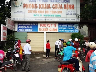 Cô gái 18 tuổi tố bác sĩ hiếp dâm khi khám phụ khoa