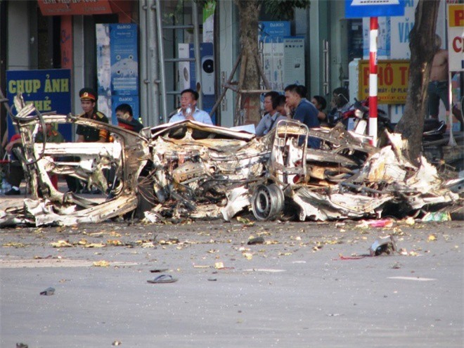 Vụ nổ xe taxi, 2 người tử vong: Tiết lộ nguyên nhân taxi nổ tan nát