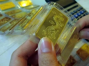 Giá vàng ngày 5/10: Sụp đổ, bốc hơi gần 600.000 đồng/lượng