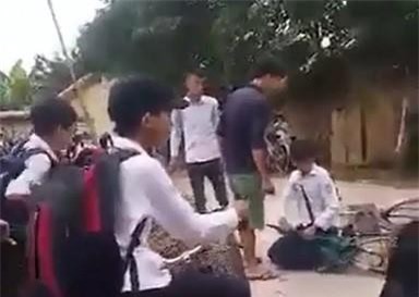 Nam sinh treo cổ tự tử vì bị làm nhục, quay clip