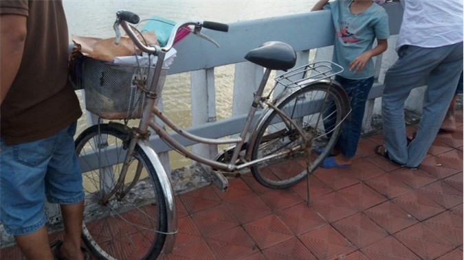 Nói với mẹ "con đi tự tử đây" rồi nhảy xuống sông Hương 