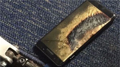 Samsung Note 7 bốc khói, hành khách tá hỏa sơ tán