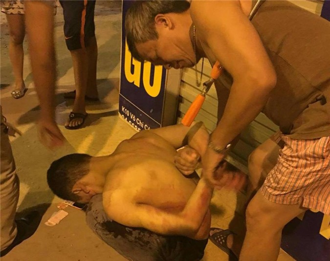 Hà Nội: Bắt "nóng" nghi phạm 9X đâm thủng cổ tài xế, cướp taxi