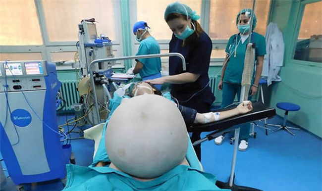 Kinh hoàng người phụ nữ "mang thai" khối u lên tới 31kg