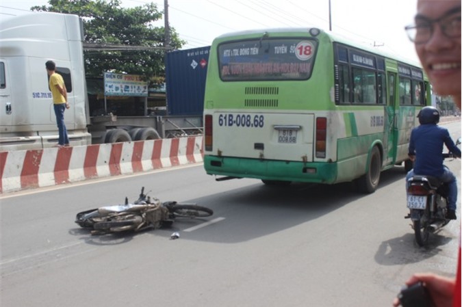 Xe buýt nghi vượt ẩu, tông chết nam thanh niên